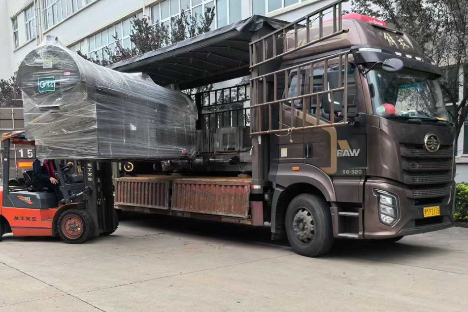 浙江客戶(hù)訂購(gòu)的流水線電磁炒貨機(jī)和中型炒貨機(jī)裝車(chē)發(fā)貨